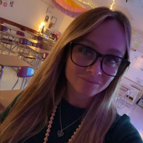 Meet your Posher, Danielle - Picture 1 of 1